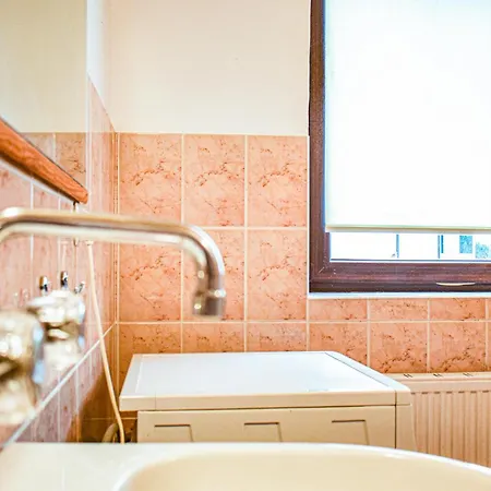 2 Bedroom Cozy In Lägenhet Kołobrzeg